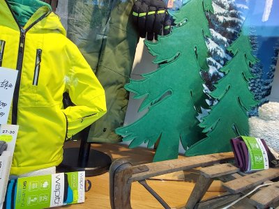 Wanderjacken in blau und grau