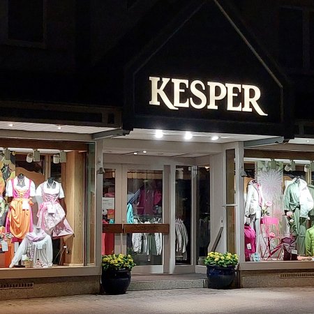 Sporthaus Kesper am Abend
