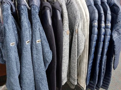 Wanderjacken in blau und grau